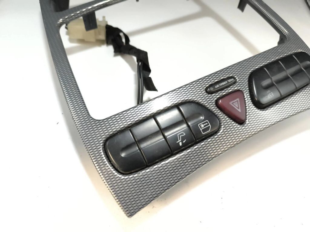 Mercedes-Benz C W203 2002 Front AC Radio Trim A set of switches 2038215679 