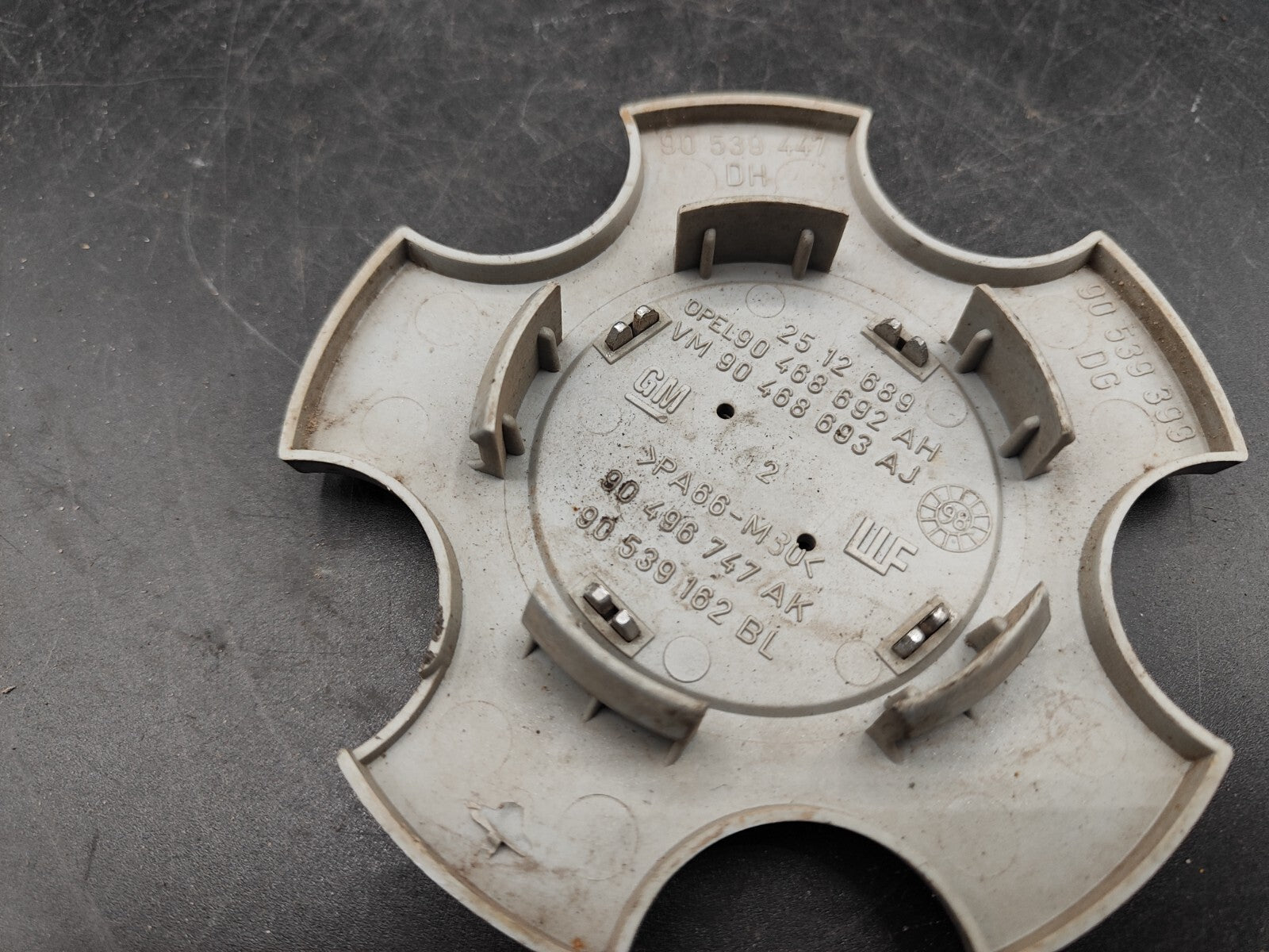 Opel Vectra B 2.0DTI 1999 Wheel Center Cap Cover 90468693 90496747 90539162