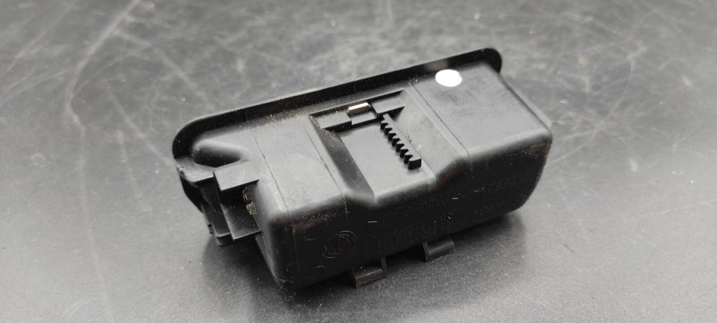 Alfa Romeo 166 2.4JTD 110kW 2002 Center Console Ashtray Insert 225321