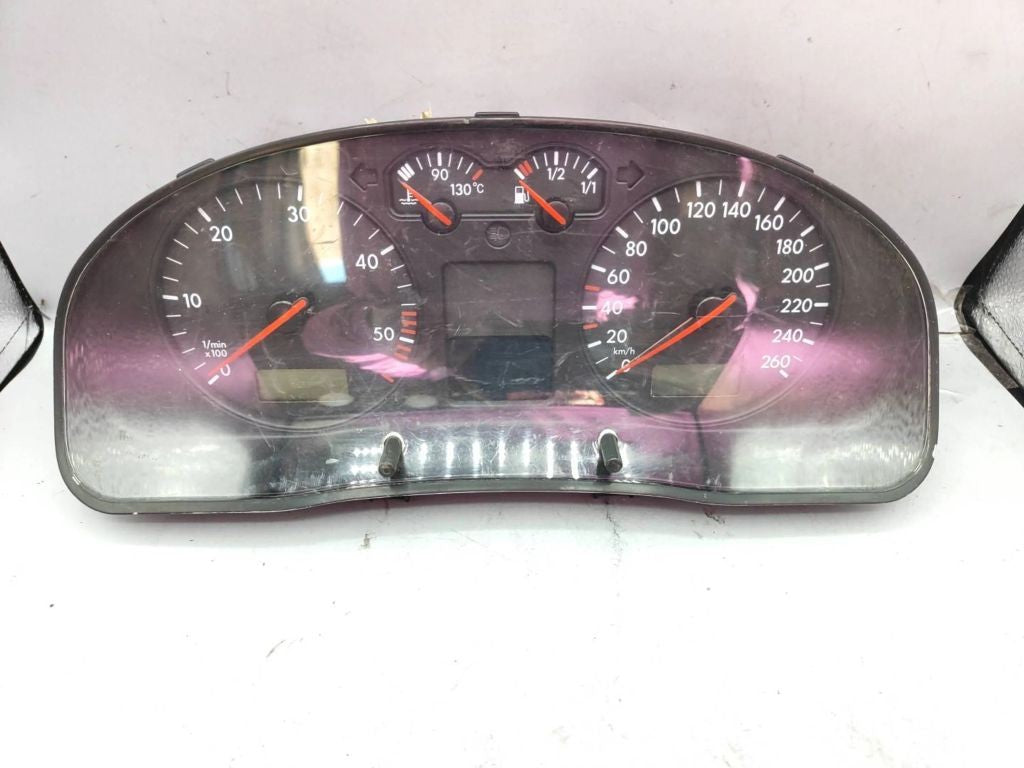 3B0920822A Volkswagen PASSAT B5 TDI 2000 speedometer instrument cluster 