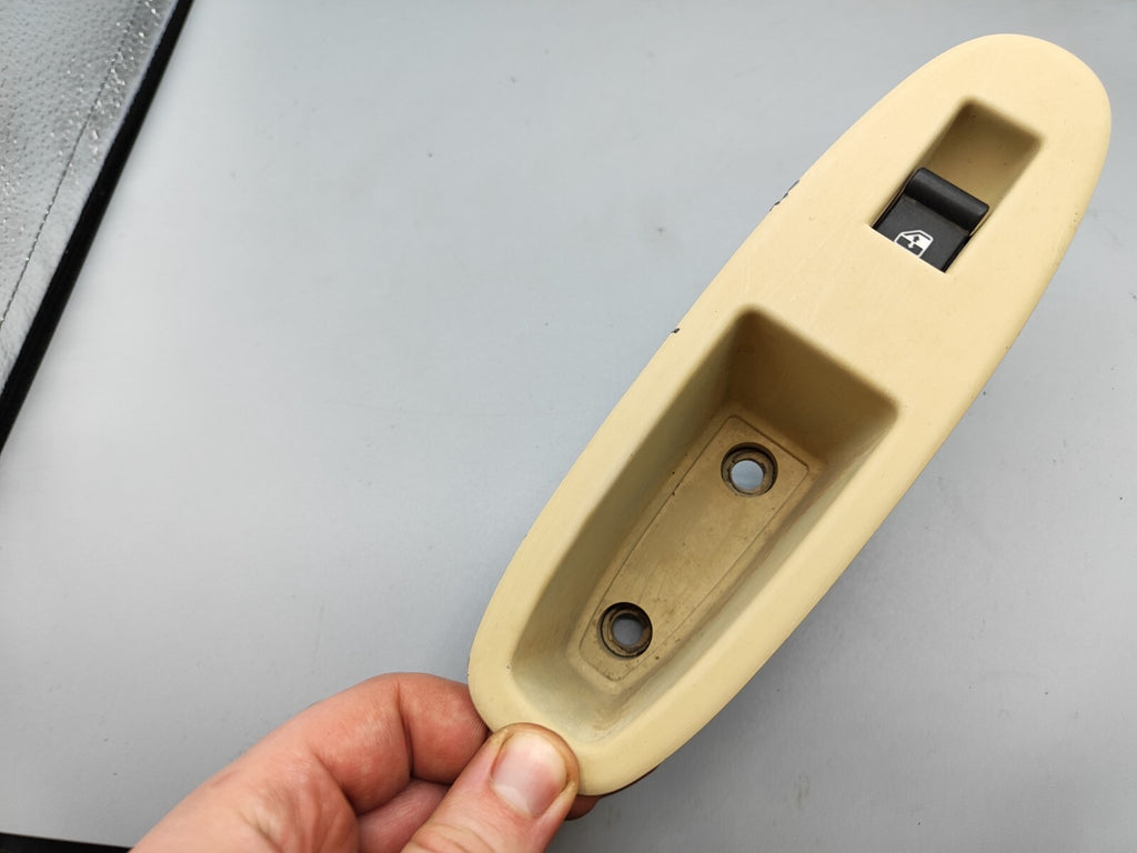 Alfa Romeo 159 1.9JTD 2008 Rear Right Electric Window Switch Yellow 156055038