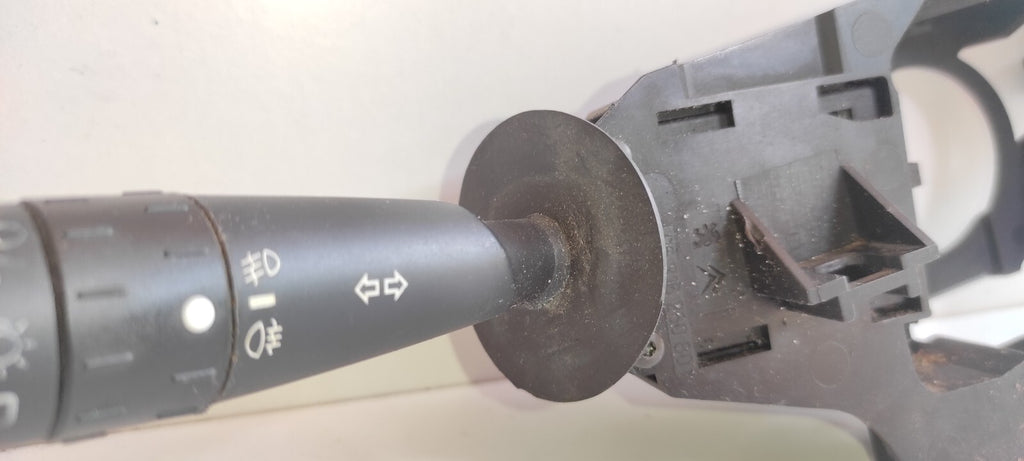 Peugeot 607 3.0i V6 2001 LHD Front Wiper / Indicator Light Stalk Lever 61557024