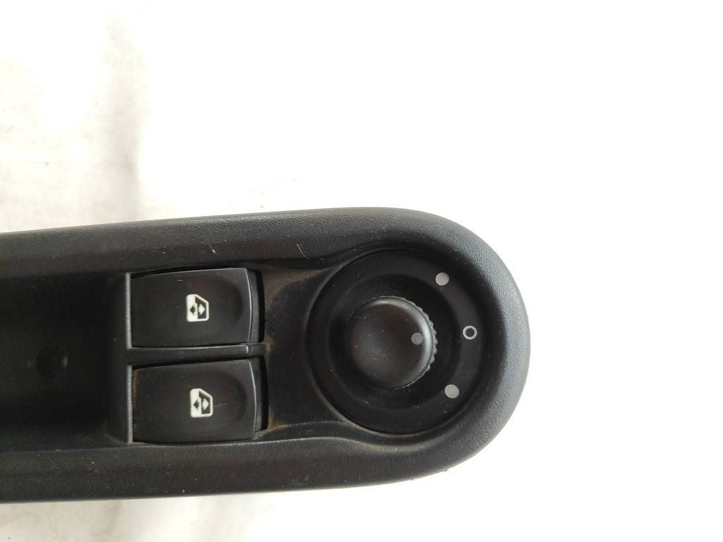 Renault Twingo II 2007 Electric window control switch 8200356515B 