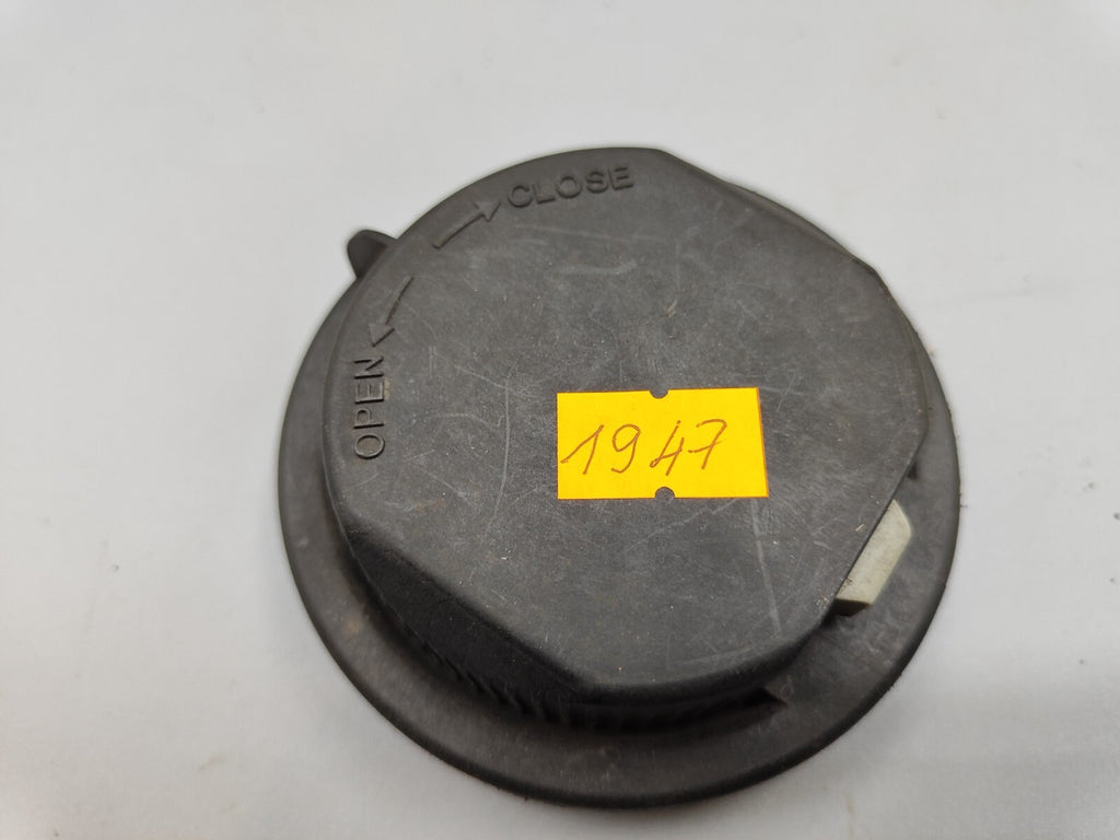 Alfa Romeo 156 SW 2.4JTD 2002 Front Headlight Bulb Dust Cover Cap C1137