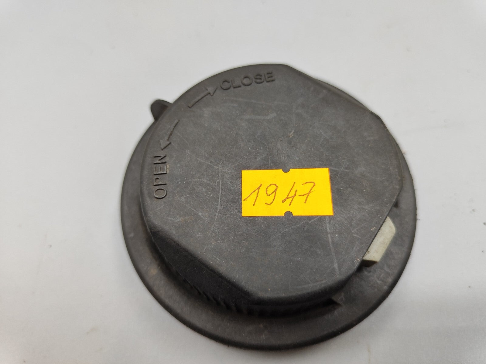 Alfa Romeo 156 SW 2.4JTD 2002 Front Headlight Bulb Dust Cover Cap C1137