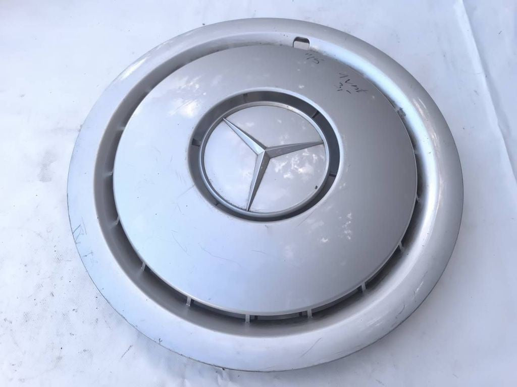 Mercedes-Benz E W124 1990 R15 wheel hub cap trim 1244010424 