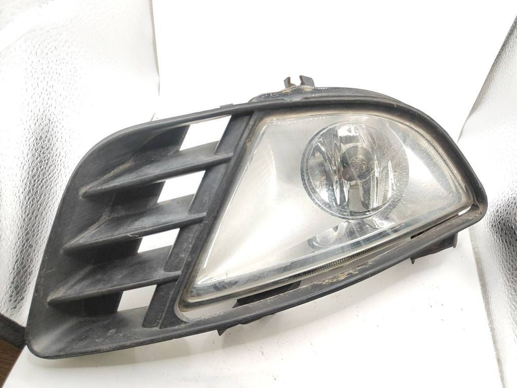 Ford Fiesta 2004 front bumper fog light grill 89202182 