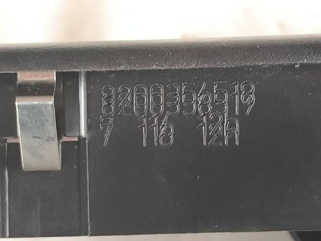 Renault Clio III 2008 Electric window control switch 8200356519 