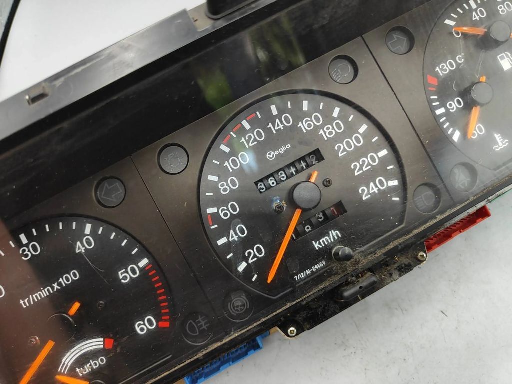Renault 11 1990 LHD speedometer instrument cluster 9609162080 