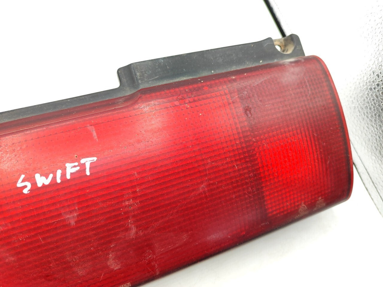 Suzuki Swift 1997 Hatch LHD Rear Center Taillight Light 23632285
