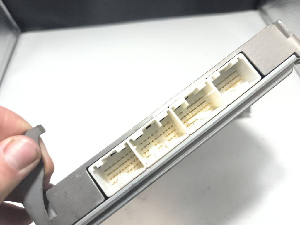 Toyota Avensis T250 2008 DCAT 8966105C70 Engine control unit module ECU 