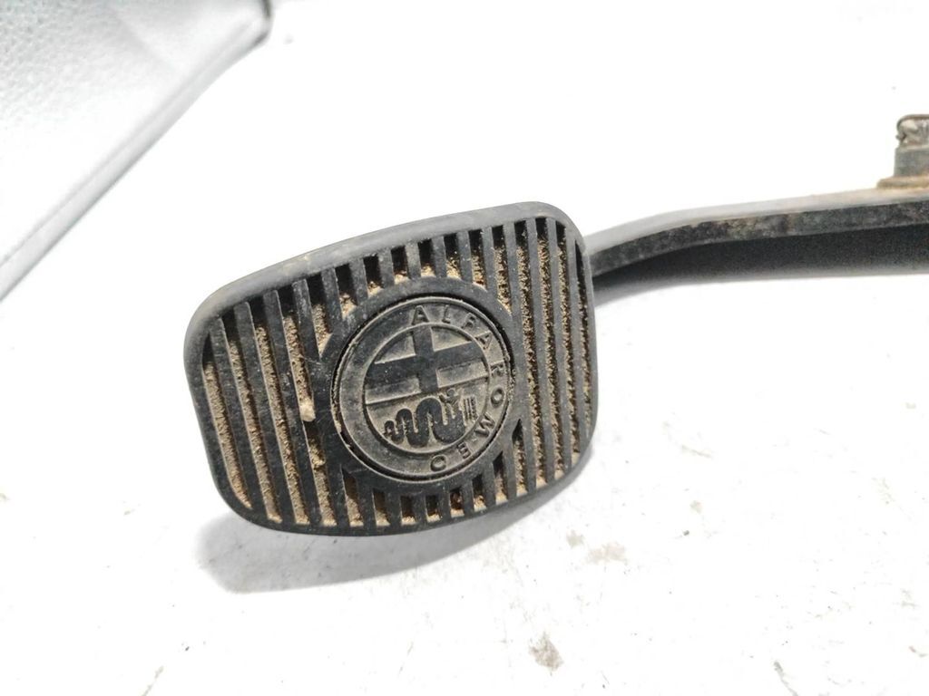 Alfa Romeo 155 1.8TS 103kW Petrol 1994 LHD pedal 