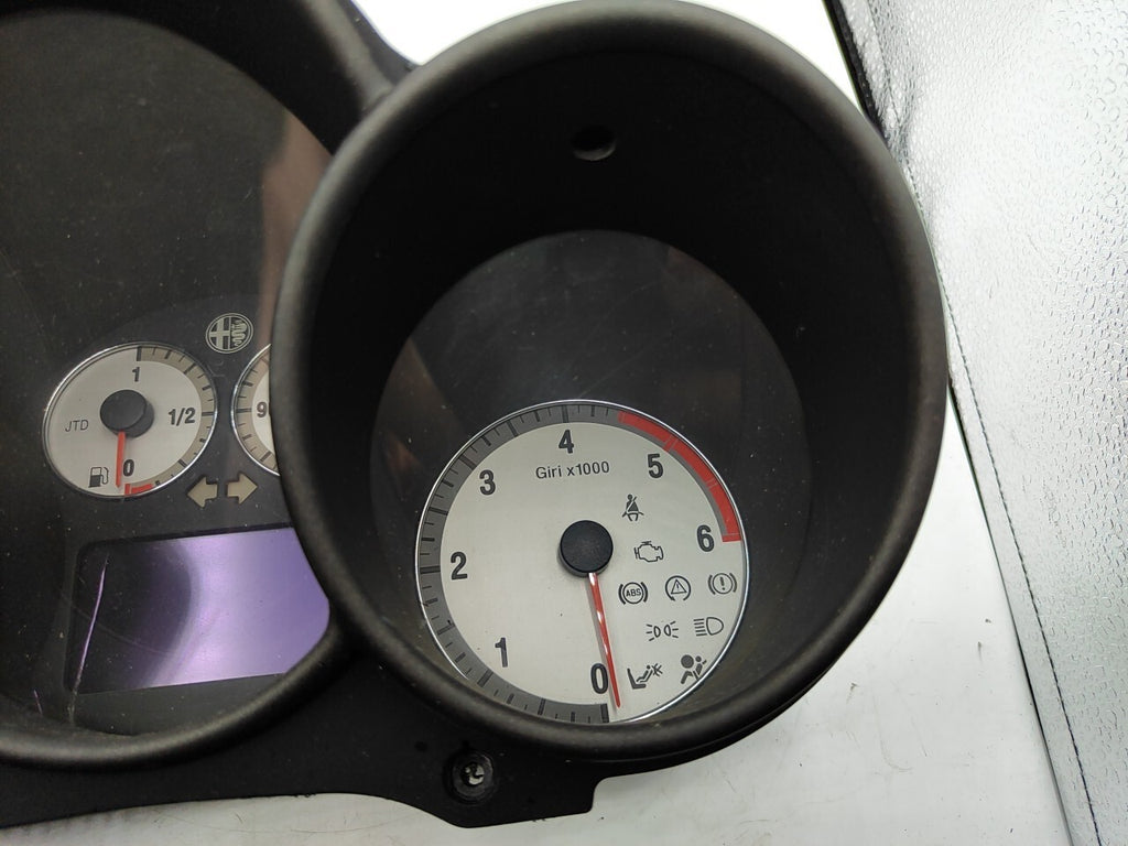 Alfa Romeo GT 1.9JTD 2005 LHD Dash Cluster Speedometer 156050197