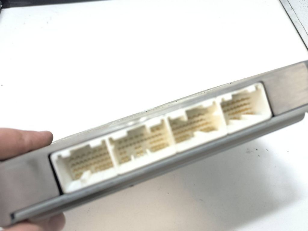 Toyota Avensis T250 2.2D 2006 Engine control unit module ECU 8966105821 