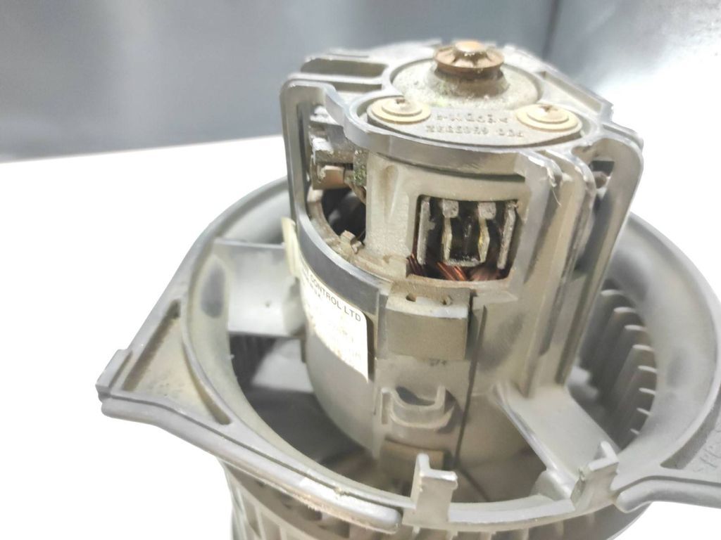 Saab 9-5 2.0T 110kW Petrol 2000 Heater blower fan motor W963968J 