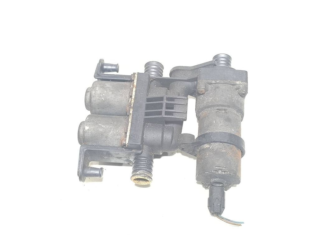 BMW 5 E39 530D Diesel 2002 Water heater control valve 8372004 