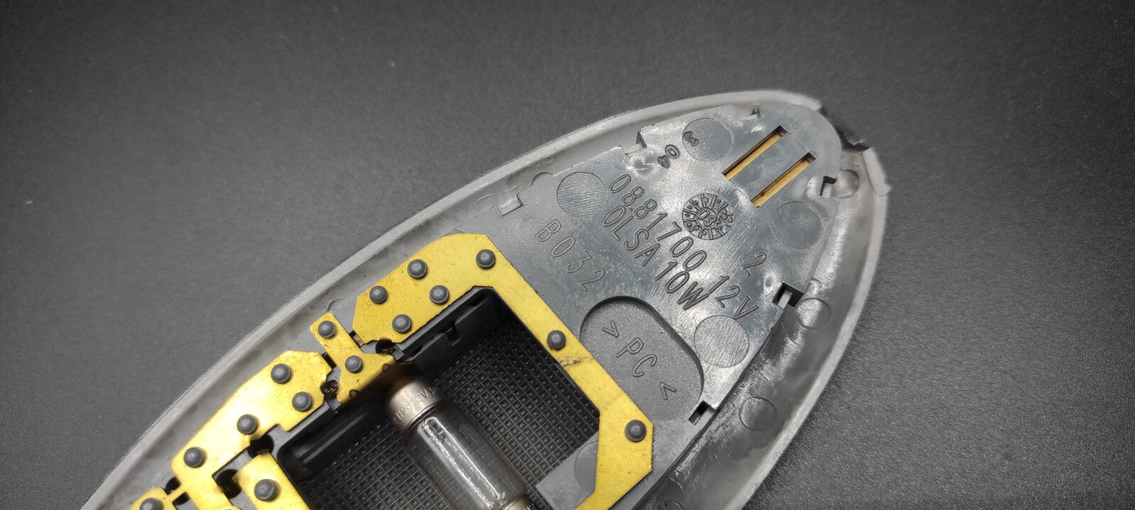 Alfa Romeo 147 / GT 1.9JTD 110kW 2006 Rear Interior Roof Reading Light 0881700