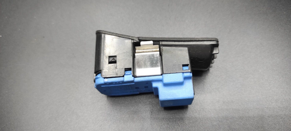 Alfa Romeo GT 1.9JTD 2005 Center Console Fuel Tank / ASR Switch 156040104