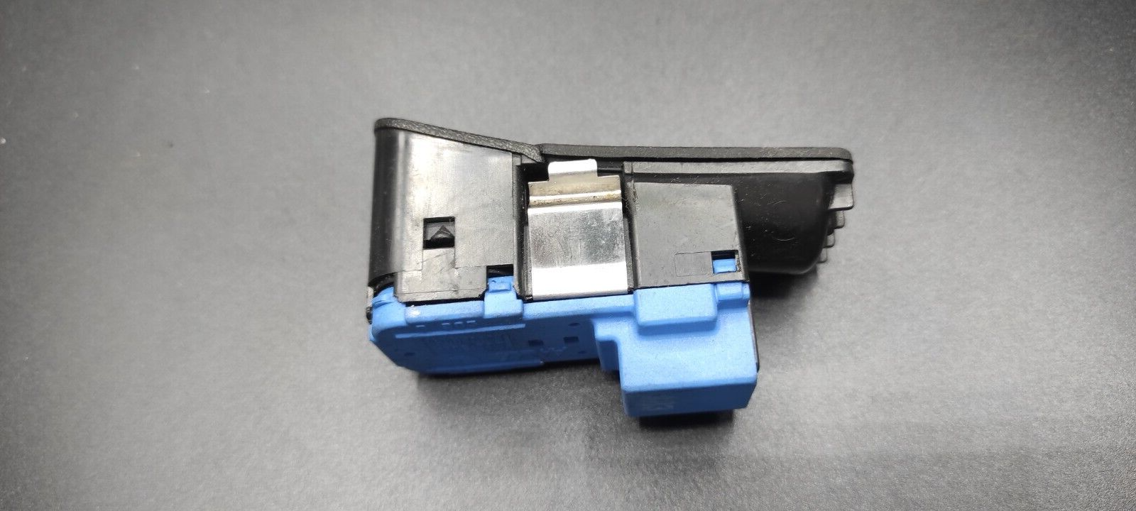 Alfa Romeo GT 1.9JTD 2005 Center Console Fuel Tank / ASR Switch 156040104