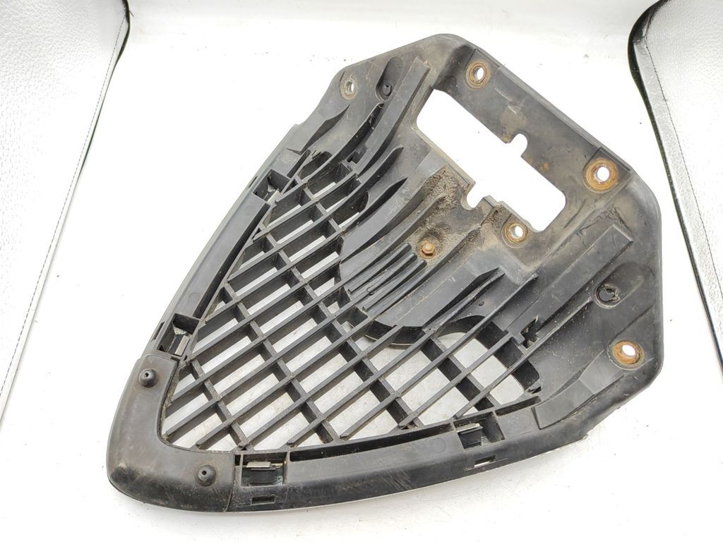 Alfa Romeo 156 2000 Front bumper center upper radiator grill 156017393 