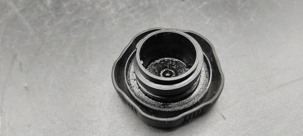Alfa Romeo 147 1.9JTD 85kW 2004 Diesel Engine Oil Filler Cap