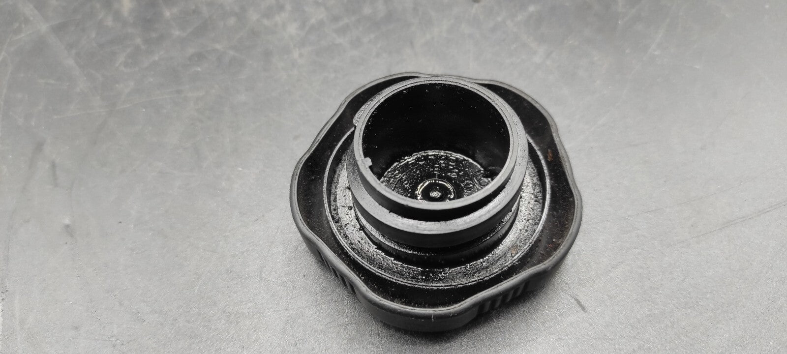 Alfa Romeo 147 1.9JTD 85kW 2004 Diesel Engine Oil Filler Cap