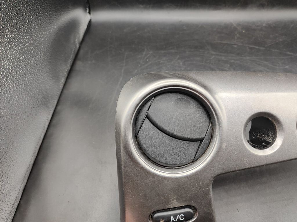 Pontiac Vibe 2004 LHD Dashboard Radio Surround Trim A/C Switch Air Vent Grill