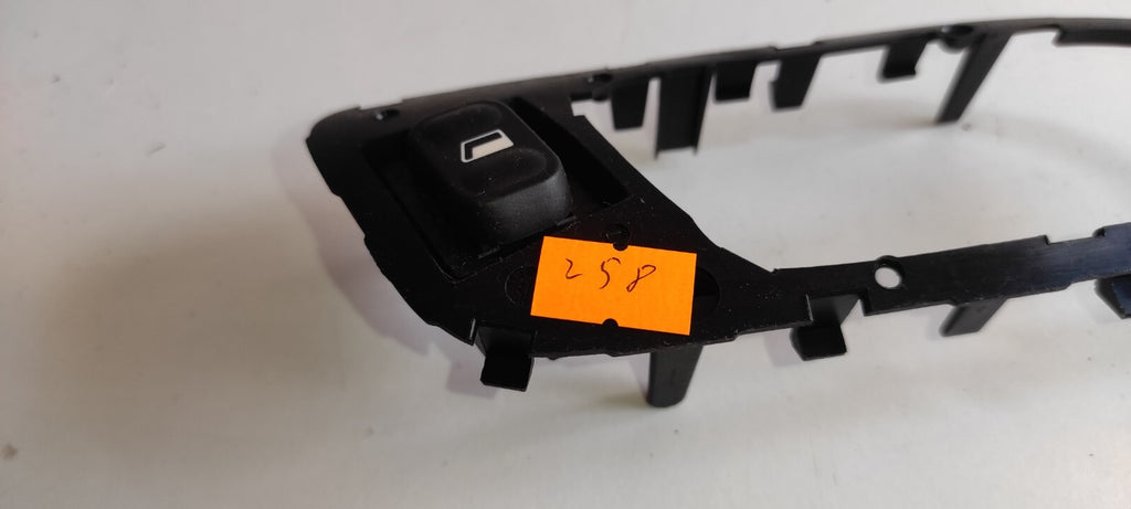 Peugeot 607 3.0i V6 2001 LHD Rear Right Electric Window Switch 9635733580