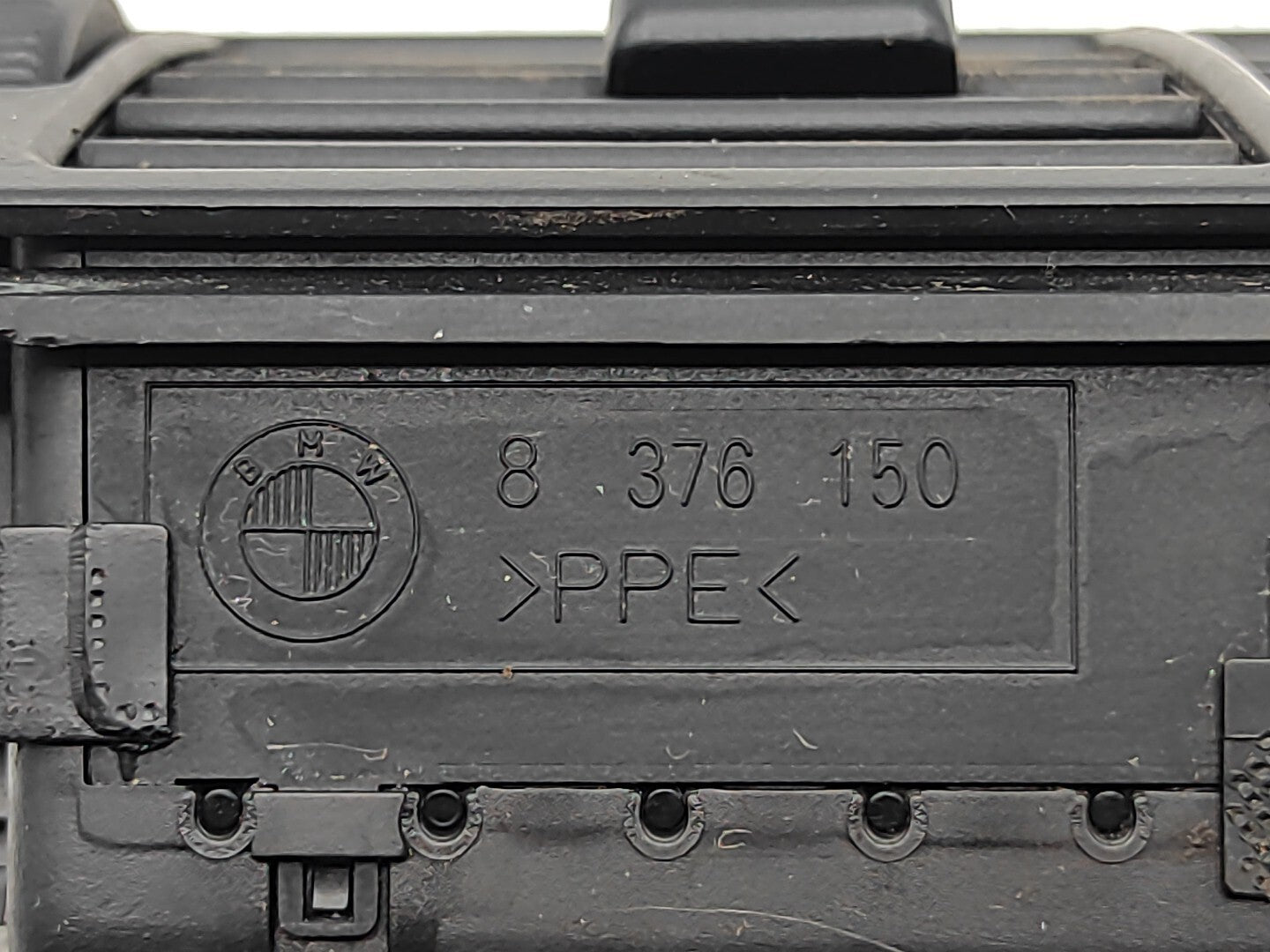 BMW 5 SERIES E39 530D 142kW Estate 2001 Rear Center Console Air Vent 8376150