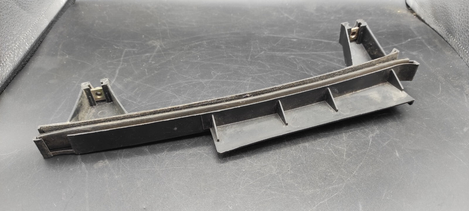 Alfa Romeo 147 2007 Left Side Window Stripe Molding Bracket 46553922