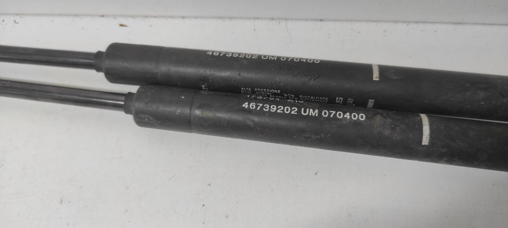 Alfa Romeo 147 1.9JTD 2002 LHD Front Bonnet Hood Gas Spring 46739202