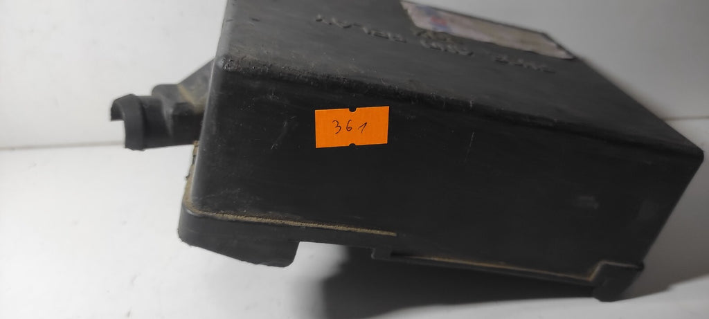 Alfa Romeo 147 1.9JTD 85kW 2002 Engine Bay Fuse Box Relay Cover Cap