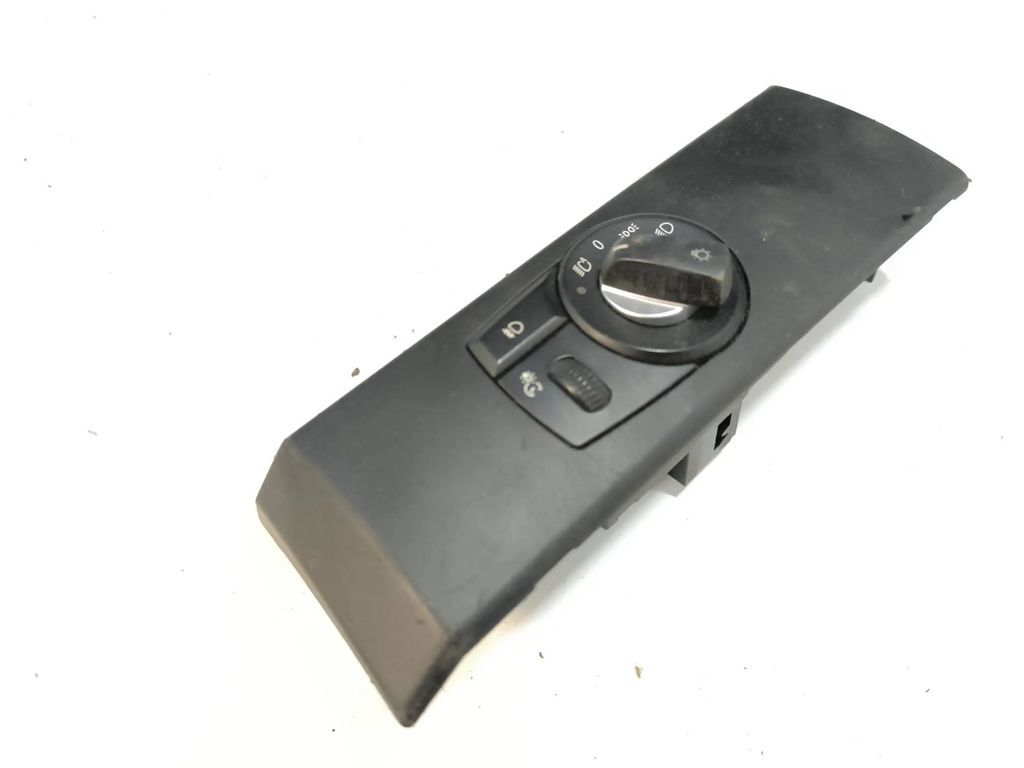 BMW 530D Series E60 E61 2007 HeadLight switch button 6988553 