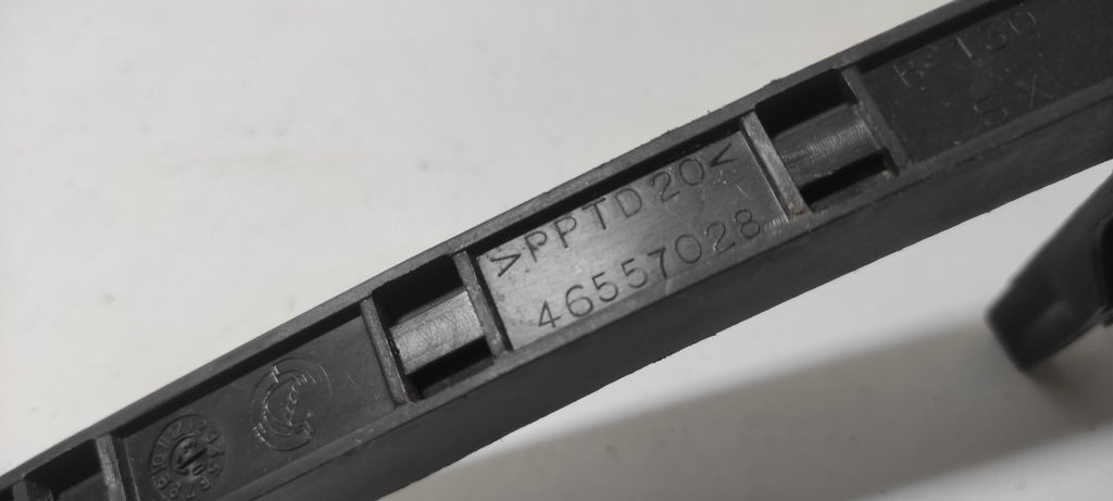 Alfa Romeo 147 1.9JTD 2002 Rear Left Door Window Guide 46557028