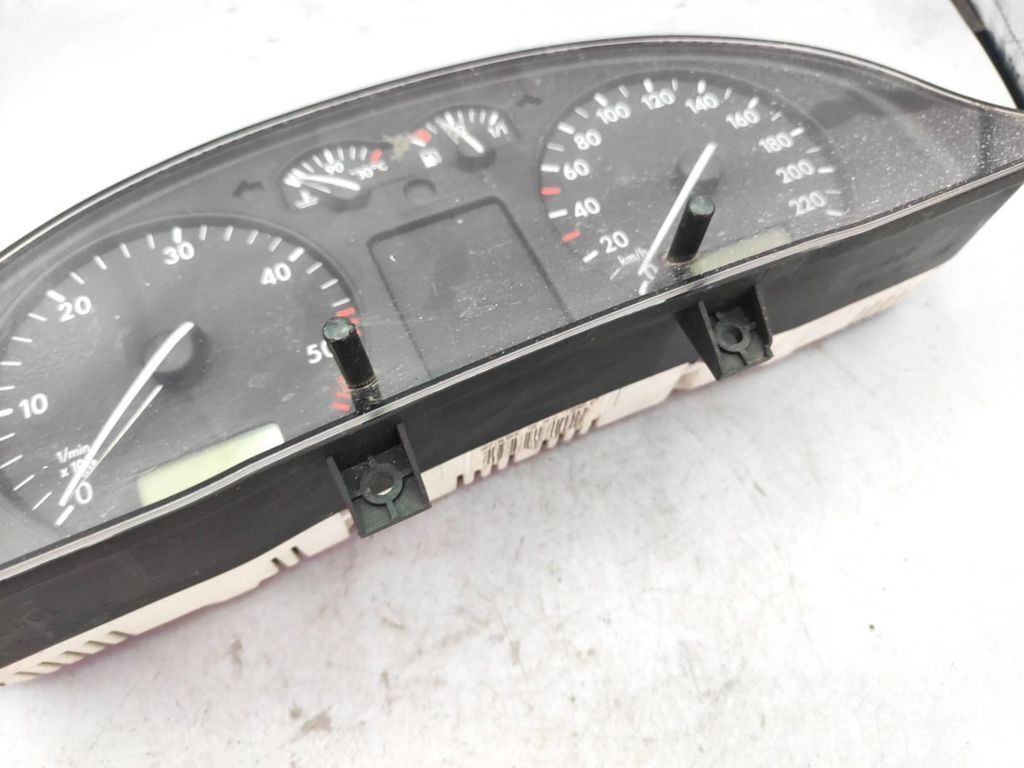09051969906 Volkswagen PASSAT B5 1997 speedometer instrument cluster 