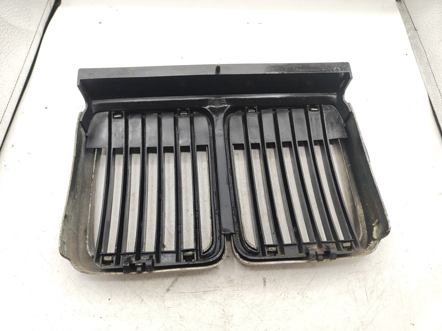 BMW 3 Series E30 1989 Front Center Bumper Kidney Grill 1884350