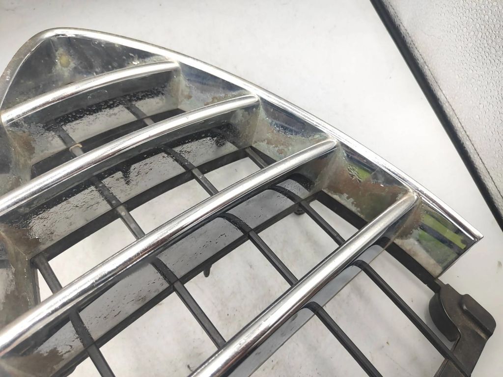 Alfa Romeo 159 2.2JTS 136kW 2006 Front bumper center upper radiator grill 