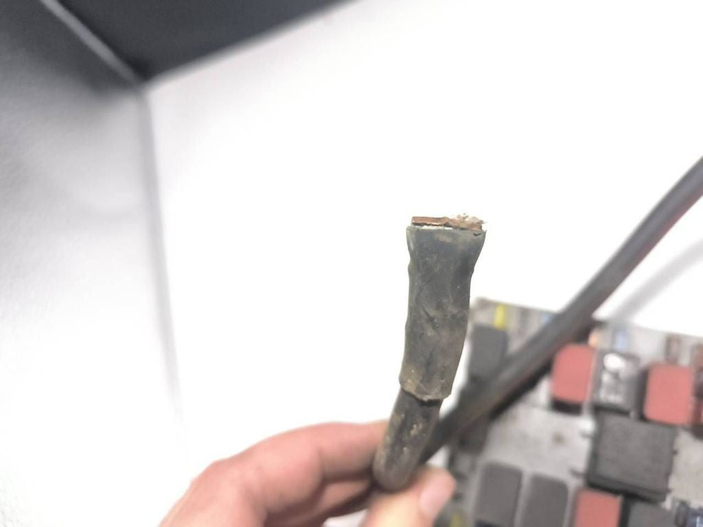 Alfa Romeo 147 8V 2003 Fuse module 46558760 