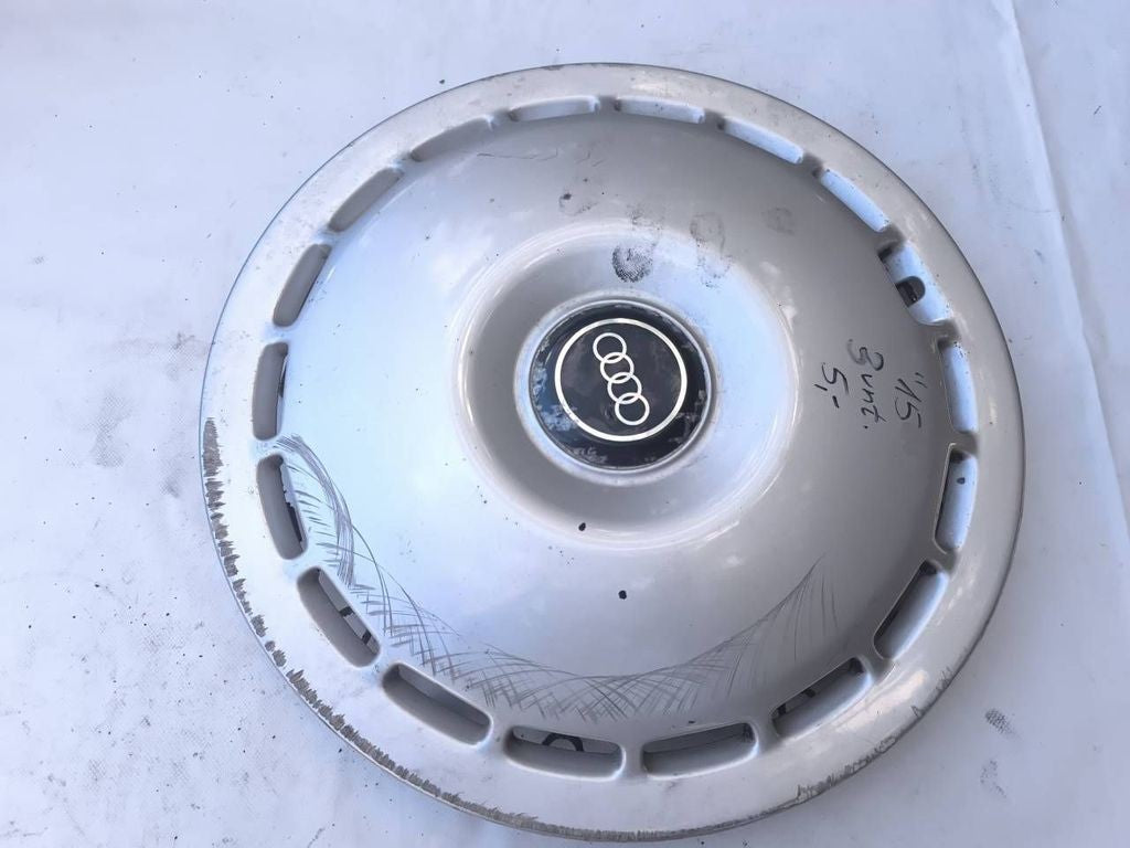 Audi A6 S6 C4 4A 1996 R15 wheel hub cap trim 4A0601147 
