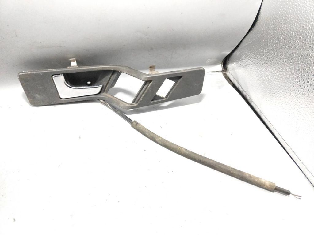 Alfa Romeo 155 1.8i 103kW 1994 Front left door interior handle 60561901 