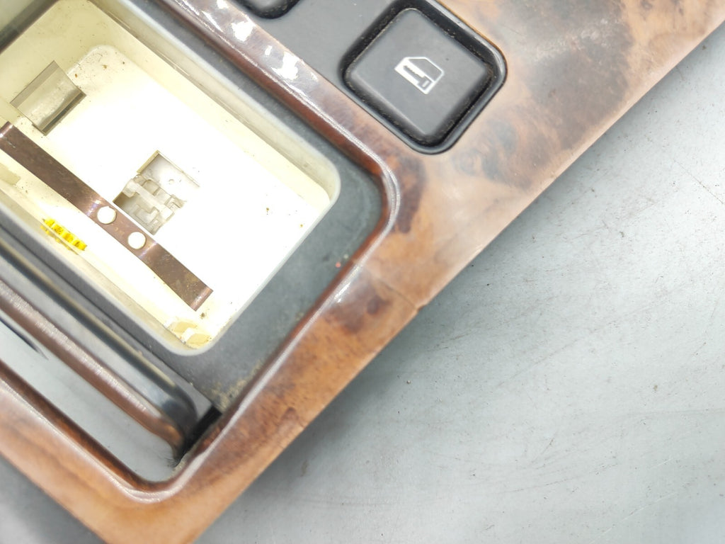 BMW 5 SERIES E39 Center Console Panel Wood Trim 8209847 304670100