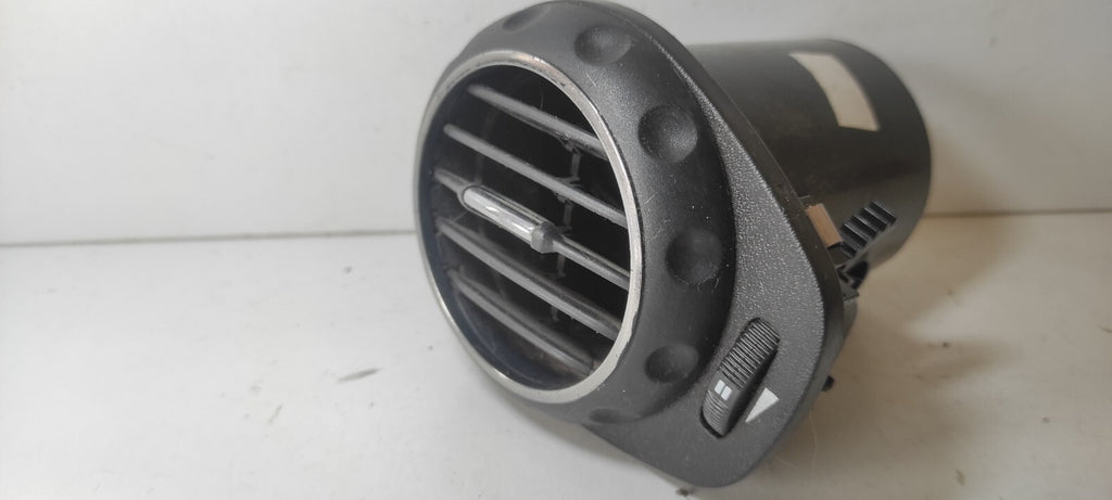 Alfa Romeo 147 1.9JTDm 85kW Diesel 2003 Front Dash Panel Air Vent Grill