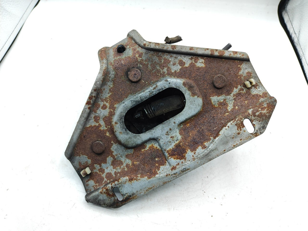 Alfa Romeo 166 2.4JTD 110kW 2001 Front Bonnet Hood Release Handle Lock