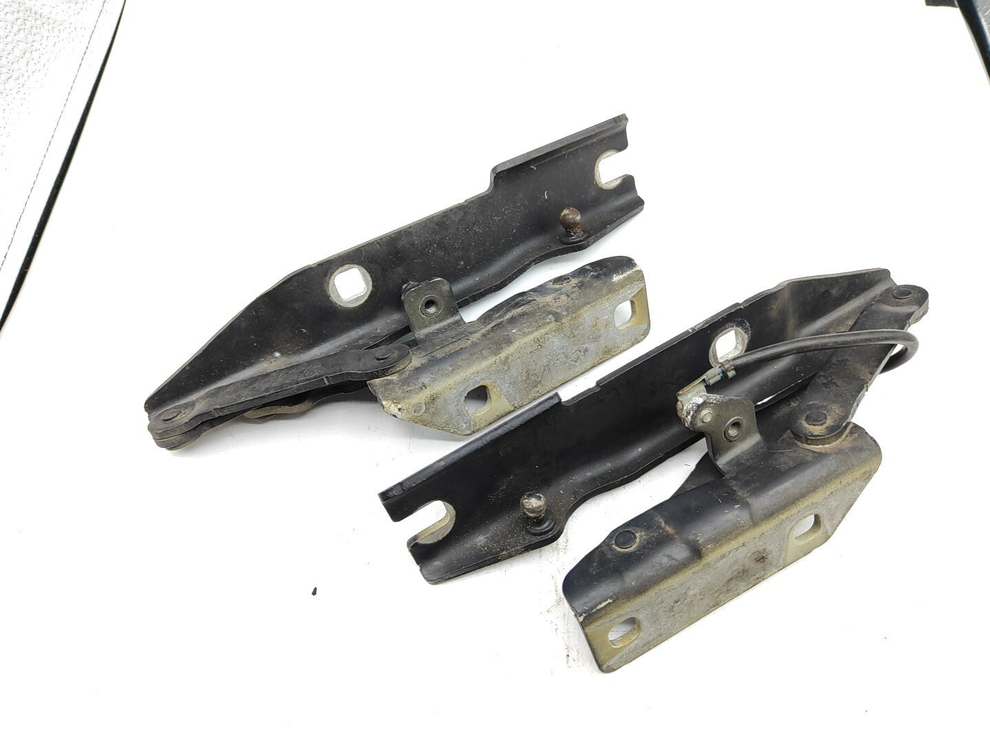 BMW E60 E61 520D 2005 Front Bonnet Hood Hinge Set 7008727 7008728