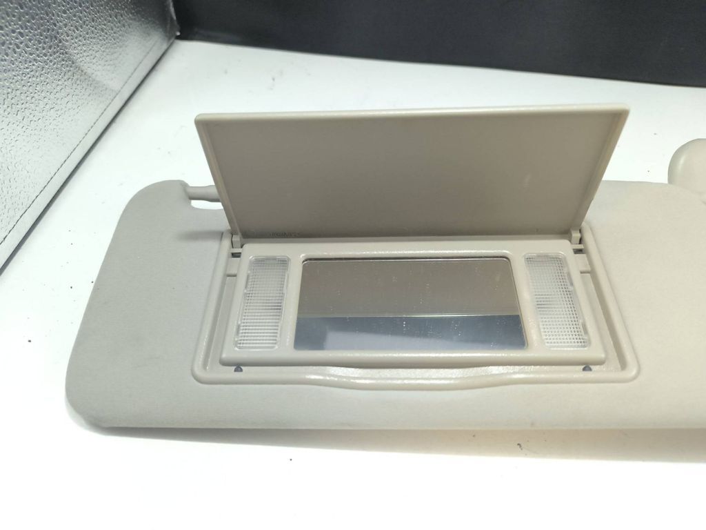 Toyota Avensis T250 2.2D-CAT Diesel 2006 LHD Front Right sun visor 
