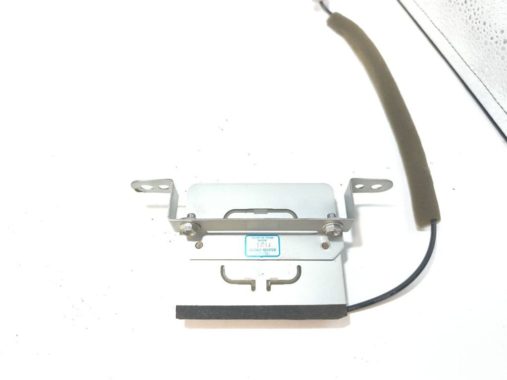 Toyota Avensis T250 2006 Radio aerial GPS antenna 8686020070 
