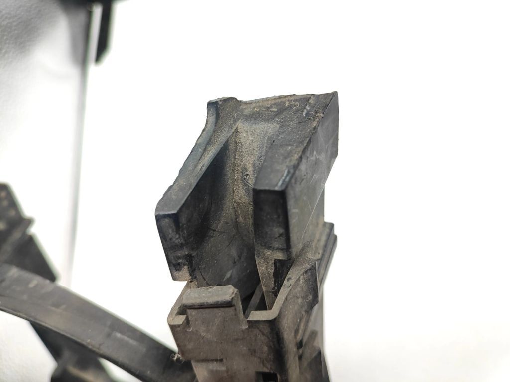 BMW 5 E34 1992 Front left side bumper upper radiator grill 