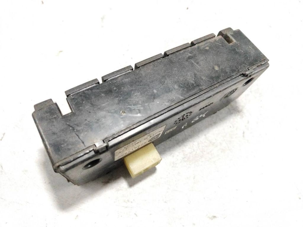 Volkswagen VW PASSAT B3 1991 Climate control unit module 875240 