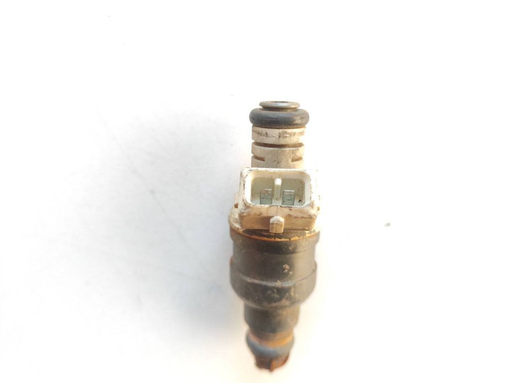 BMW 5 E34 1993 Petrol fuel injector 0280150716 