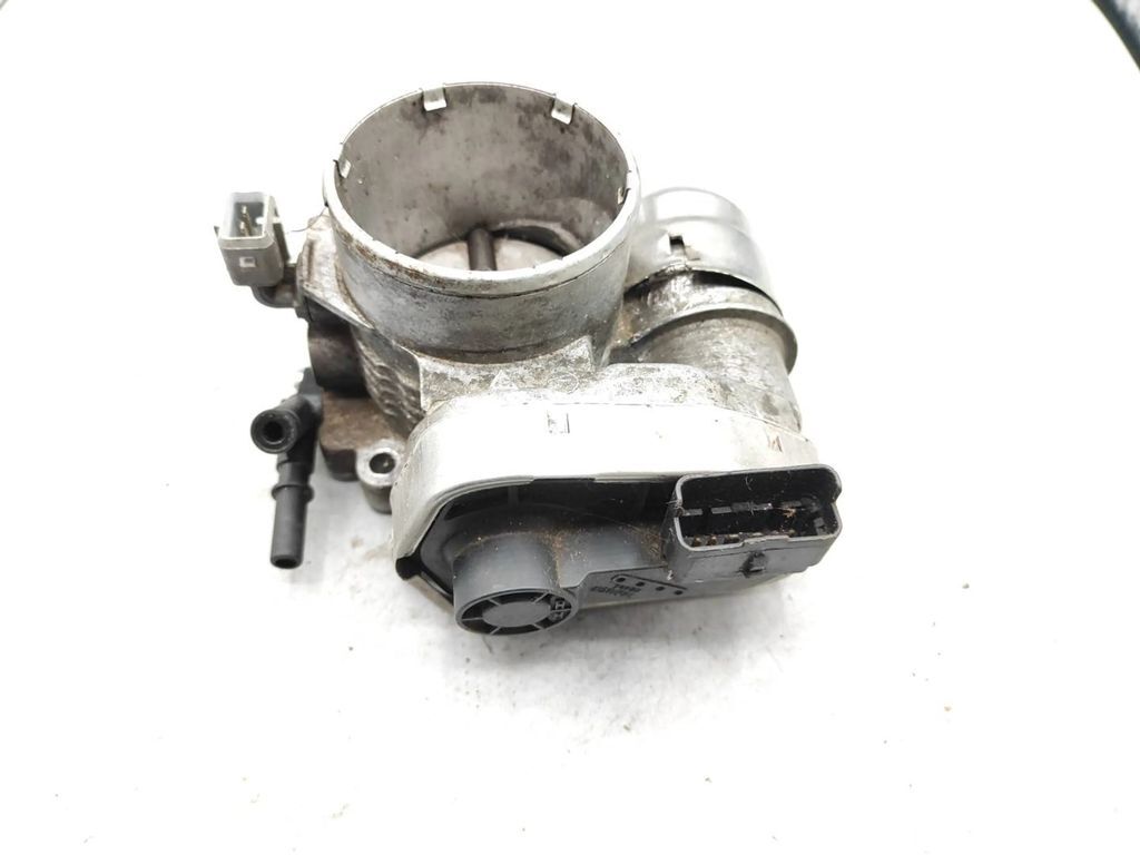 Peugeot 607 2.2i 116kW 2001 Petrol throttle body valve GS206F20 CA0011607B